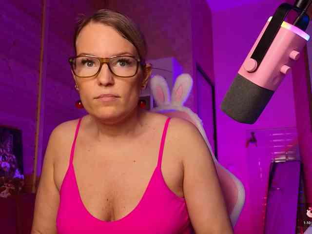 Findom_Lady_Shine webcam