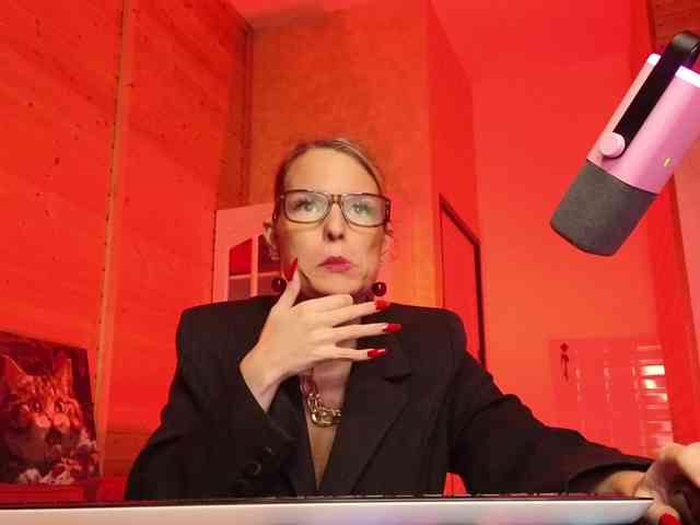 sweeteve050 Live Webcam on BongaCams