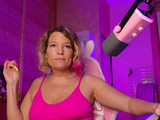 Findom_Lady_Shine webcam