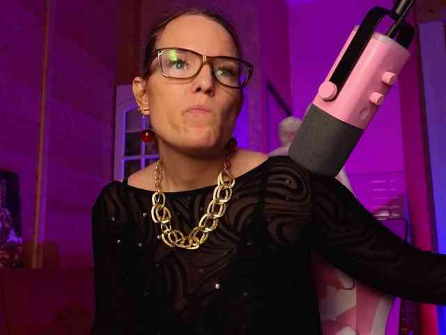 Findom_Lady_Shine webcam