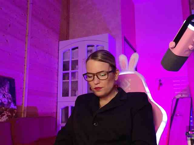 Findom_Lady_Shine webcam