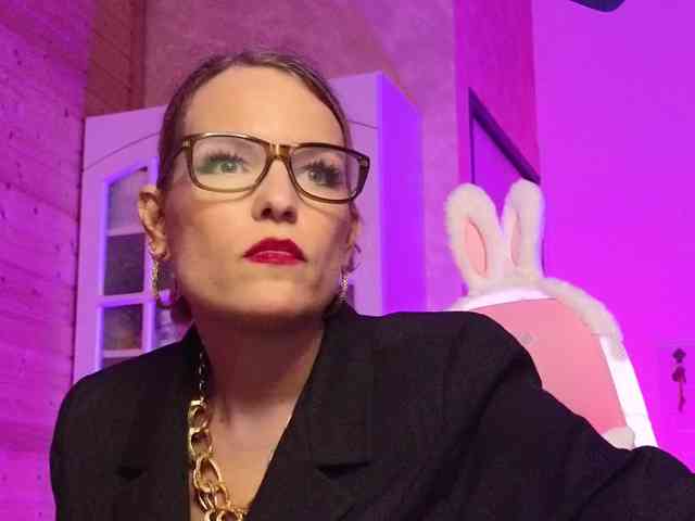 Findom_Lady_Shine webcam