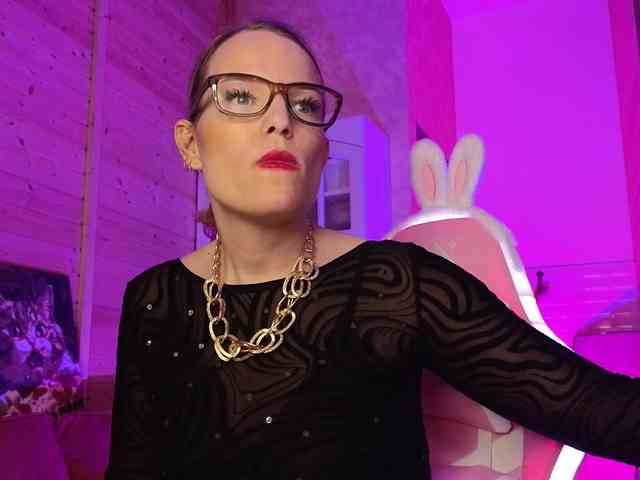 Findom_Lady_Shine webcam