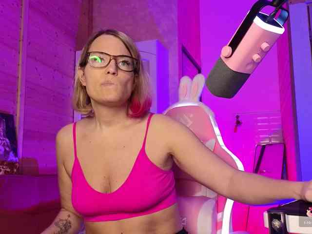 Findom_Lady_Shine webcam