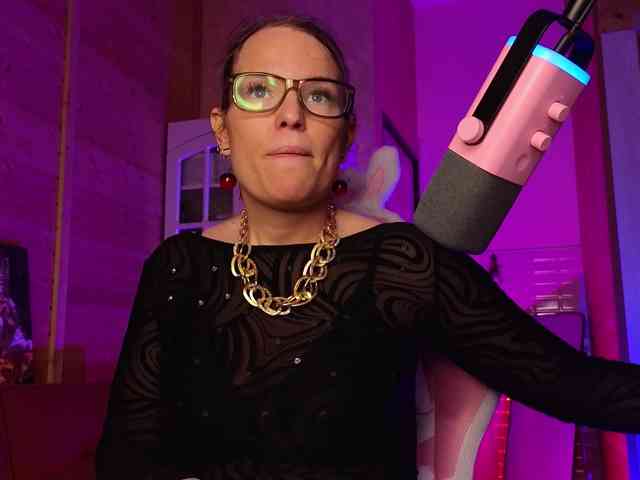 Findom_Lady_Shine webcam