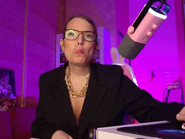 Findom_Lady_Shine webcam