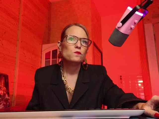 Findom_Lady_Shine webcam