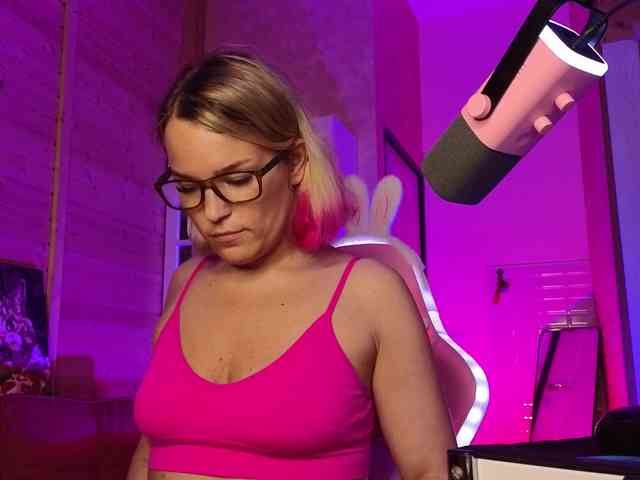 Findom_Lady_Shine webcam
