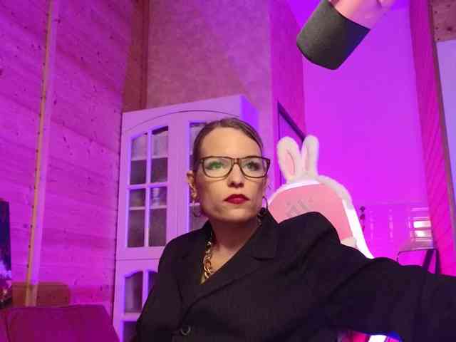 Findom_Lady_Shine webcam