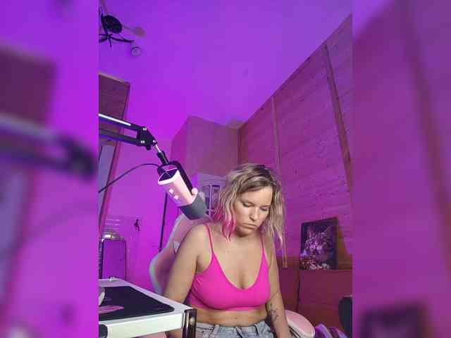 Findom_Lady_Shine webcam