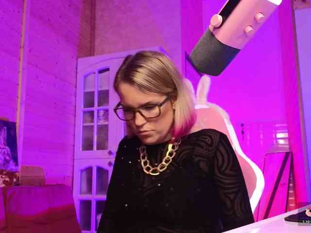 Findom_Lady_Shine webcam