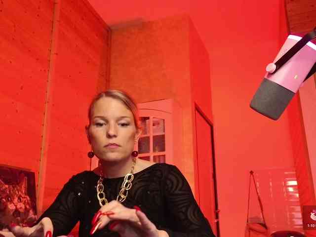 Findom_Lady_Shine webcam