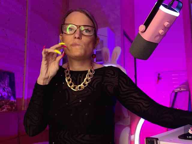 Findom_Lady_Shine webcam