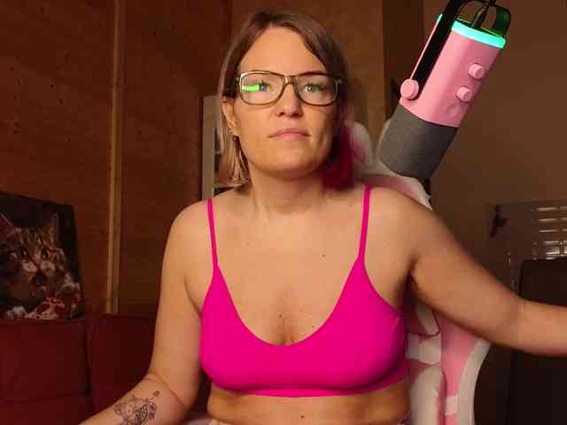 Findom_Lady_Shine webcam