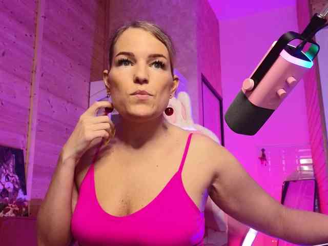 Findom_Lady_Shine webcam
