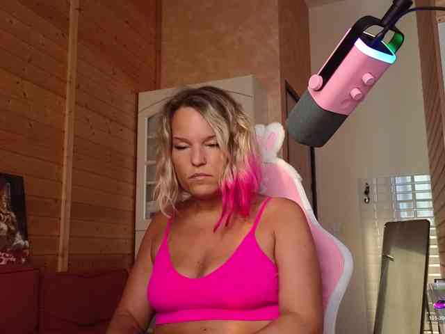 Findom_Lady_Shine webcam