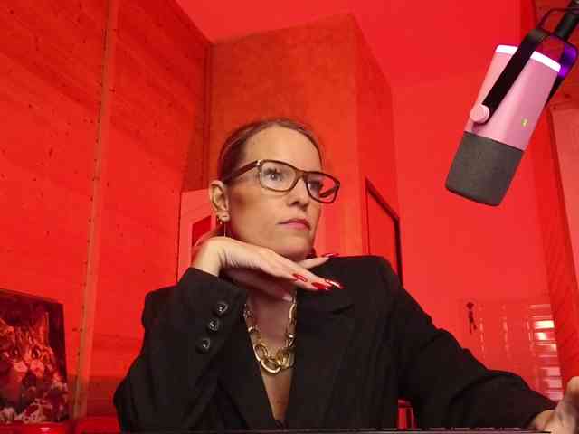 Findom_Lady_Shine webcam