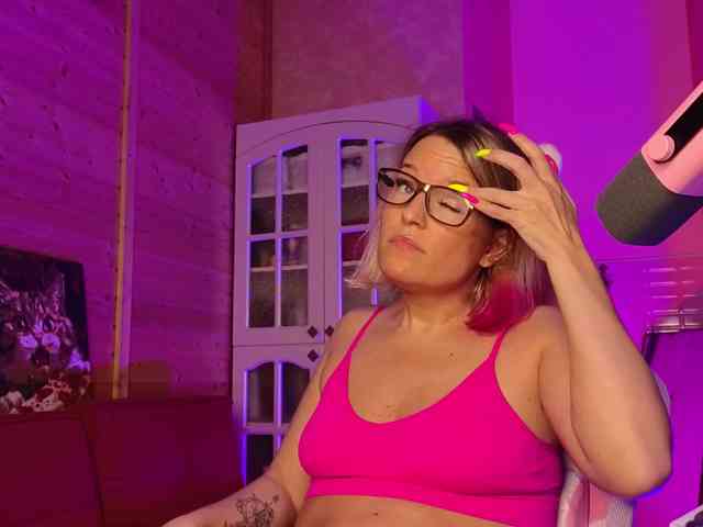Findom_Lady_Shine webcam