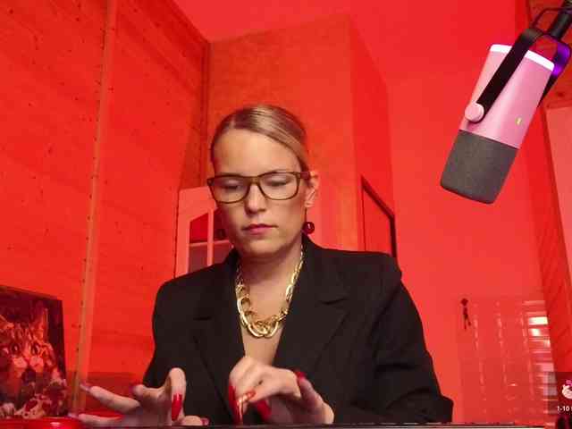 Findom_Lady_Shine webcam