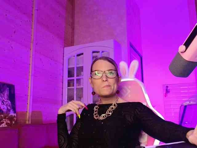 Findom_Lady_Shine webcam