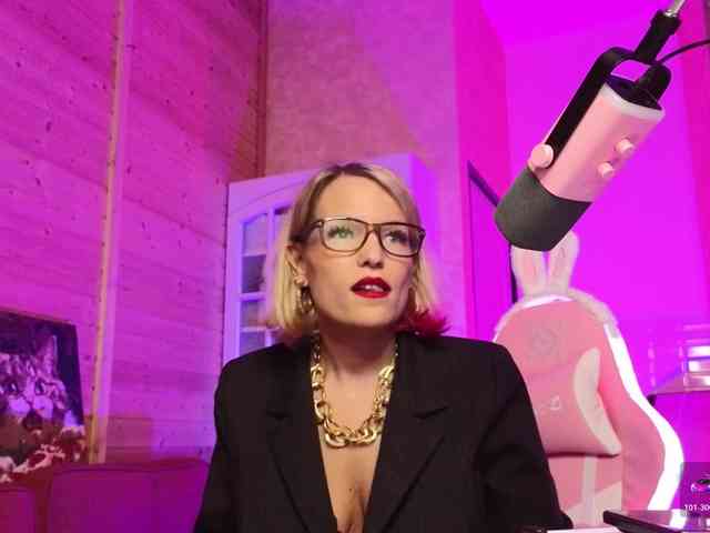 Findom_Lady_Shine webcam