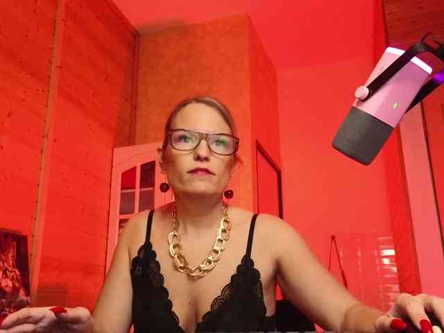 Findom_Lady_Shine webcam