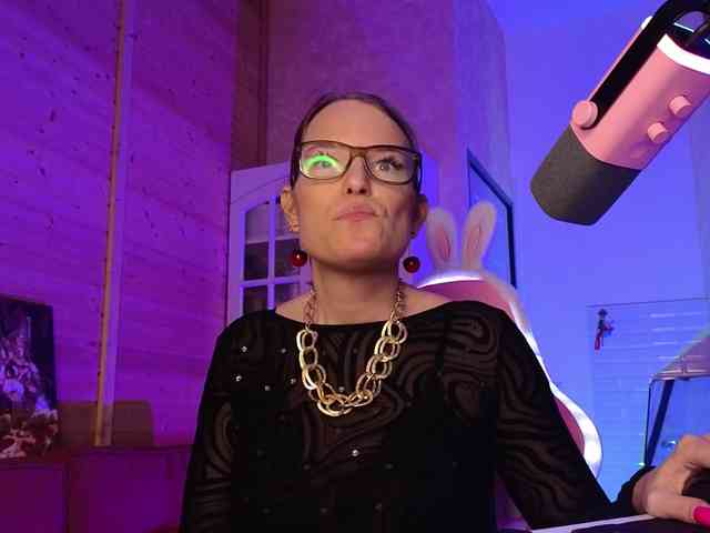 Findom_Lady_Shine webcam