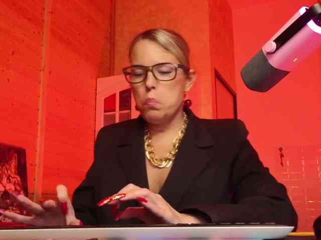 Findom_Lady_Shine webcam