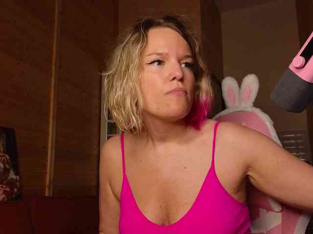 Findom_Lady_Shine webcam