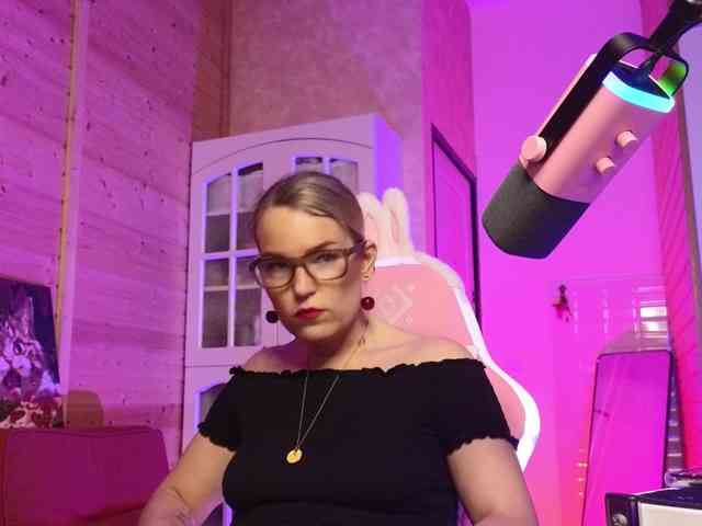 Findom_Lady_Shine webcam
