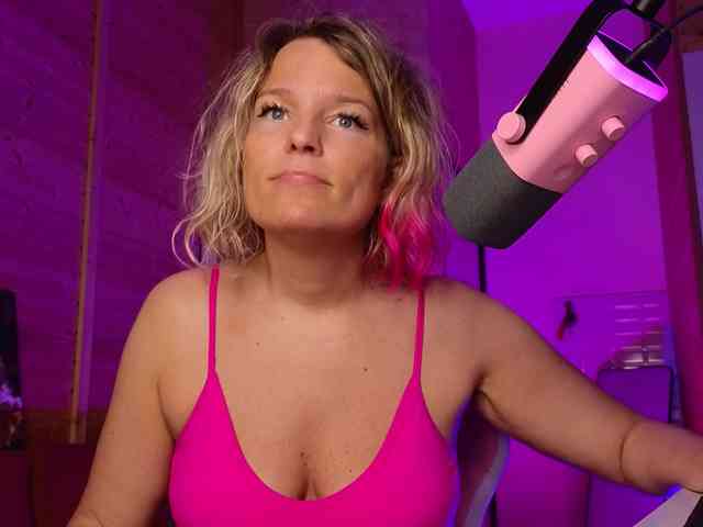 Findom_Lady_Shine webcam