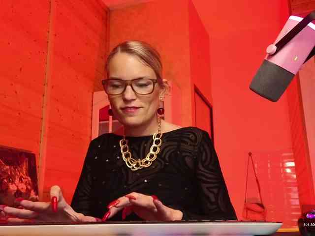 Findom_Lady_Shine webcam