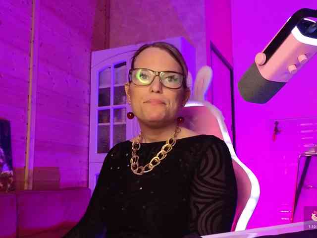 Findom_Lady_Shine webcam