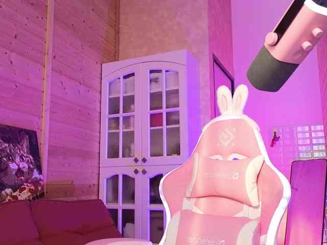 Findom_Lady_Shine webcam