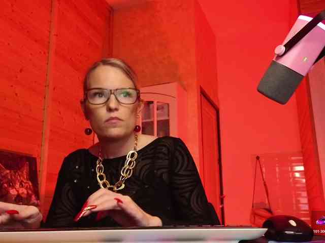 Findom_Lady_Shine webcam