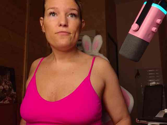 Findom_Lady_Shine webcam