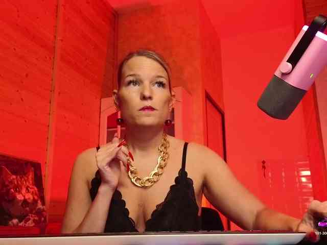 Findom_Lady_Shine webcam