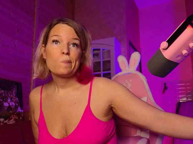 Findom_Lady_Shine webcam