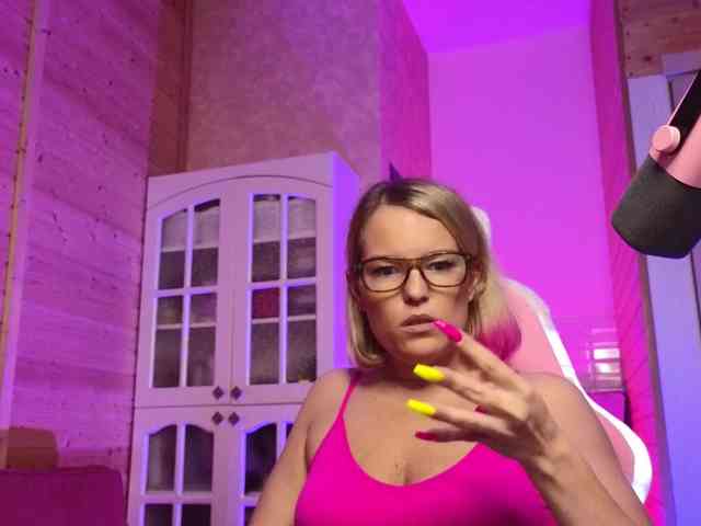 Findom_Lady_Shine webcam