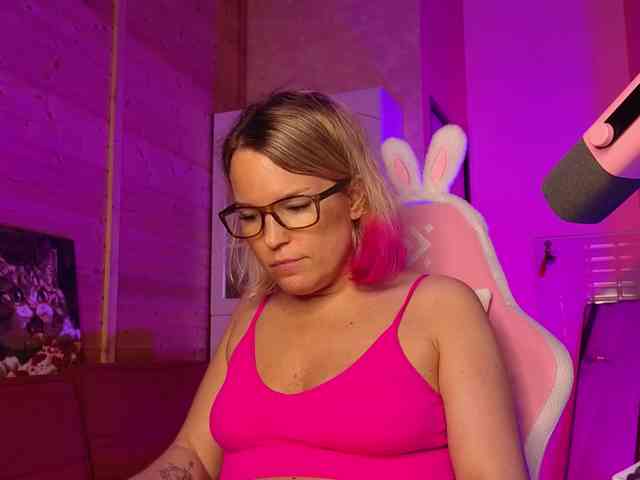 Findom_Lady_Shine webcam