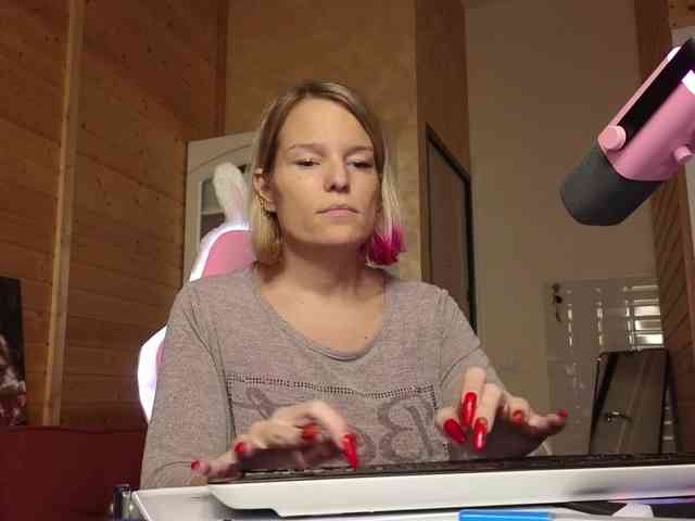 Findom_Lady_Shine webcam