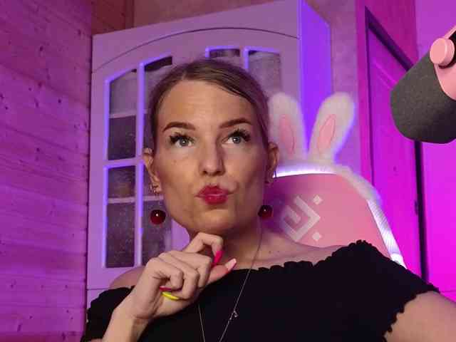 Findom_Lady_Shine webcam