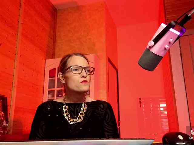 Findom_Lady_Shine webcam