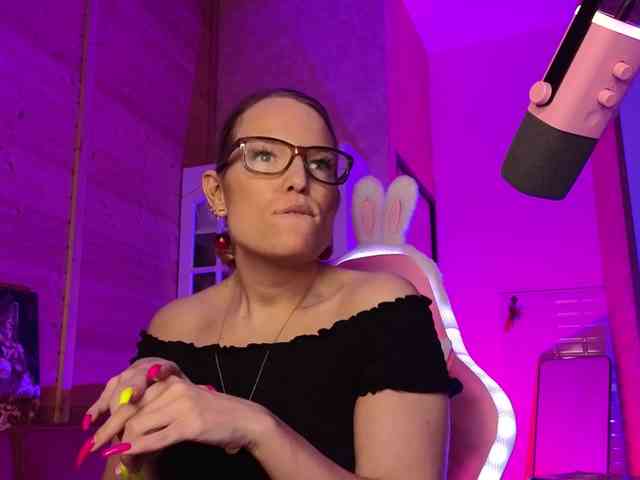 Findom_Lady_Shine webcam