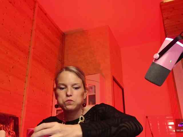 Findom_Lady_Shine webcam