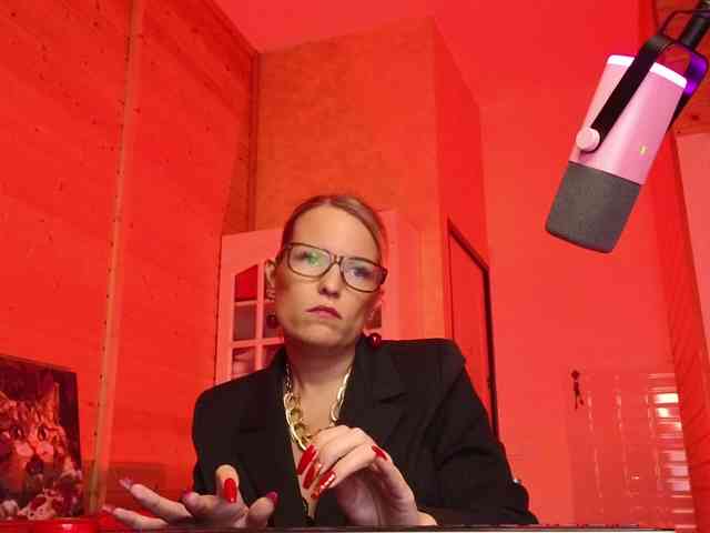 Findom_Lady_Shine webcam