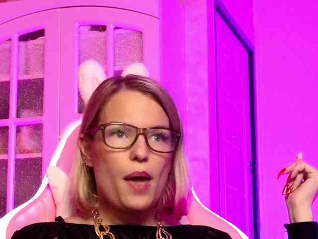 Findom_Lady_Shine webcam