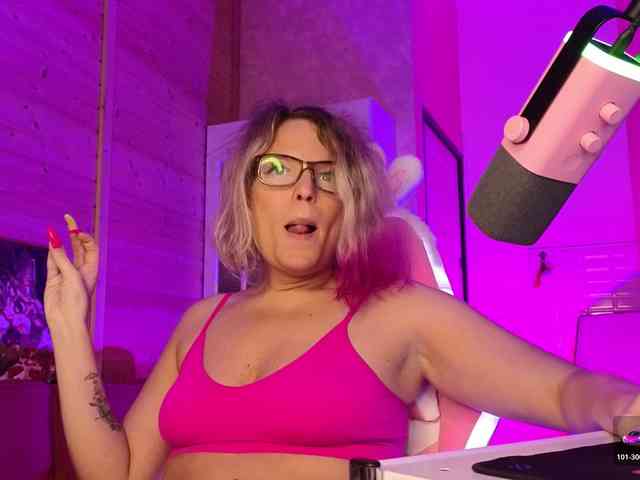 Findom_Lady_Shine webcam