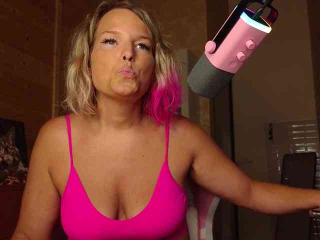 Findom_Lady_Shine webcam