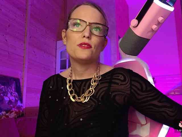 Findom_Lady_Shine webcam